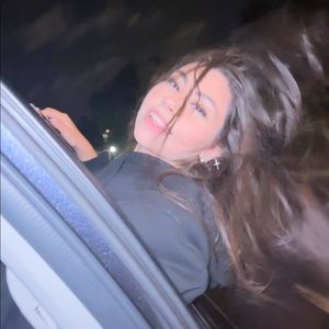 Meet your Posher, Rojean